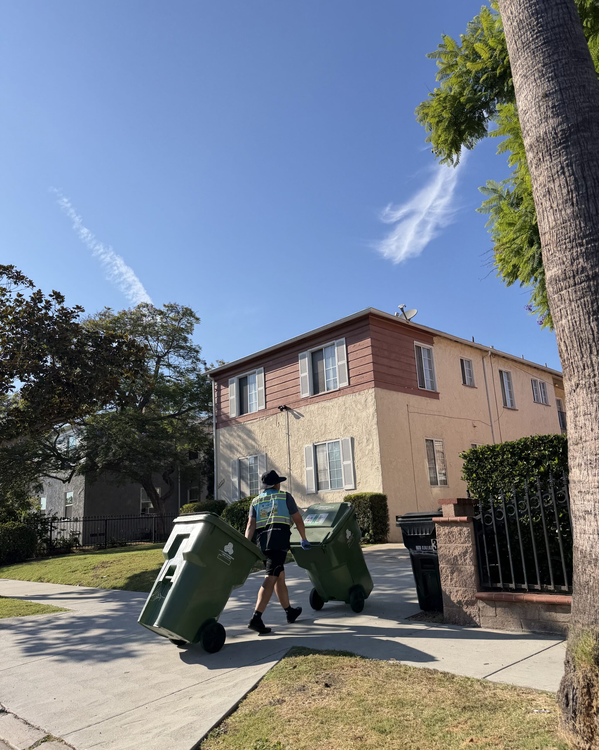 LA SmartCan Services providing local property service